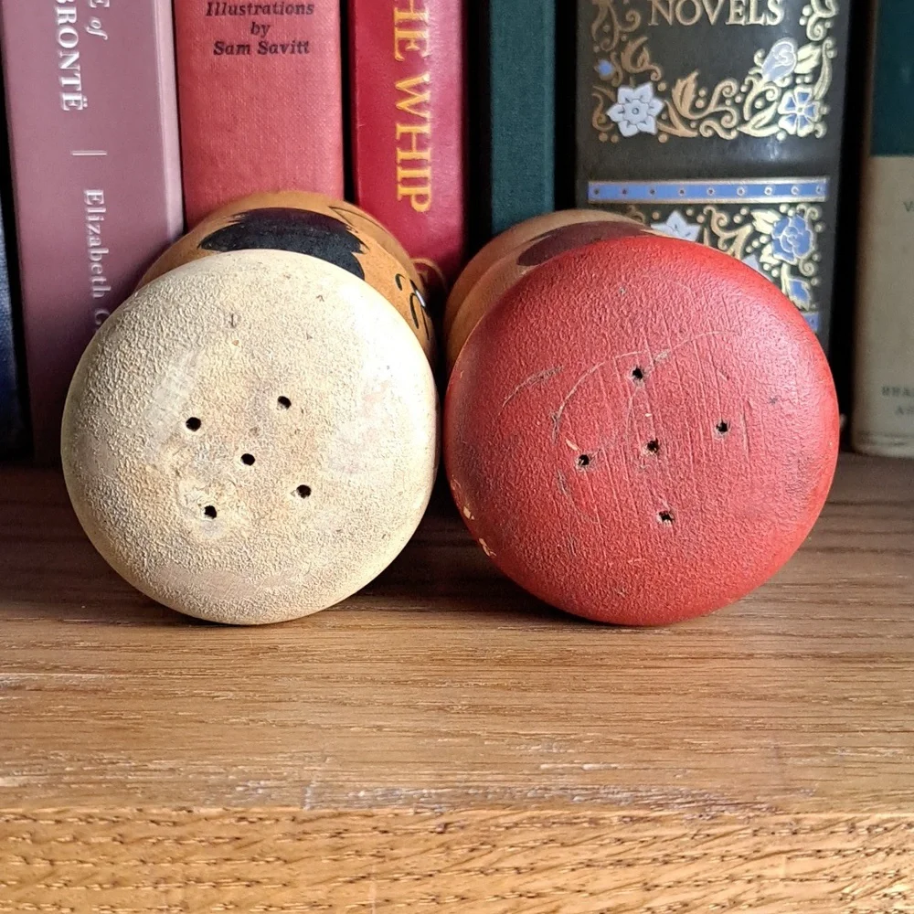 Vtg Volco Brand Japan Wooden Salty & Peppy Shaker Set Anthropomorphic Kitschy